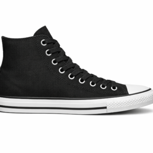Baskets noire montant en haut des chevilles